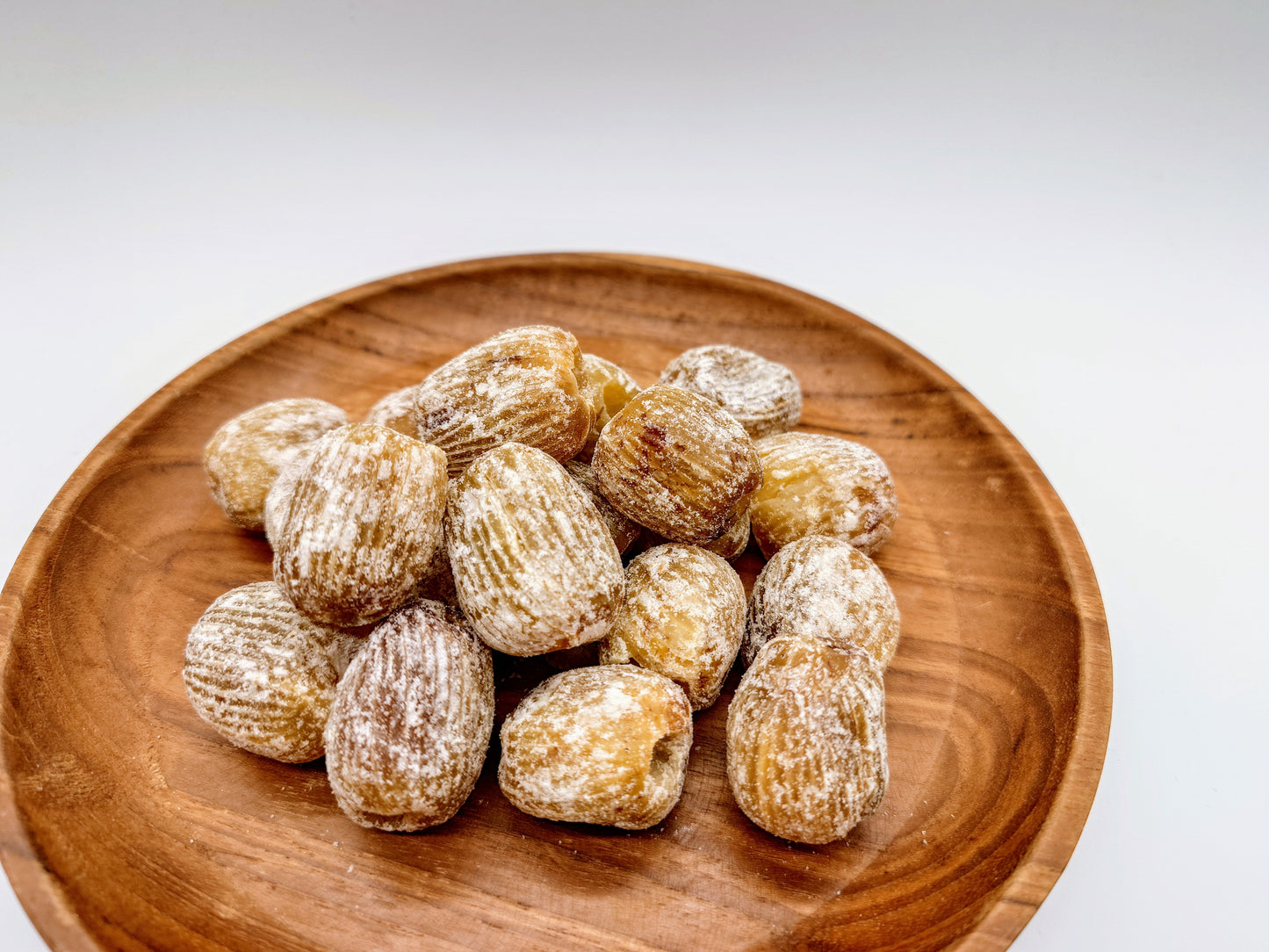 Golden candied dates without seeds 